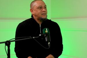 左邊衛(wèi)對決??卡洛斯：馬爾蒂尼是大師，但我認為馬塞洛是最佳