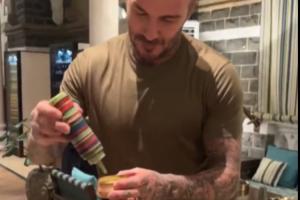 貝克漢姆開展印度行，學習制作并品嘗孟買當?shù)靥厣朗? >
                                        </div>
                                    </div>
                                                                        <div   id=