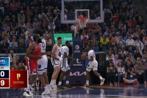 鄧恩、小卡、哈登接連命中三分 快船開局9-0進(jìn)攻高潮打停灰熊