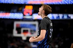 18歲343天！弗拉格成NBA歷史最年輕助攻上雙的球員 打破老詹紀(jì)錄