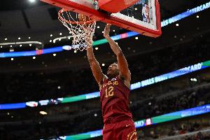 虧大了！亨特順下單臂隔扣前隊(duì)友蓋耶并噴垃圾話(huà) 后者直接推人吃T