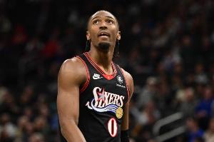 穩(wěn)定火力！馬克西半場9中4拿到10分3板4助 正負(fù)值+7