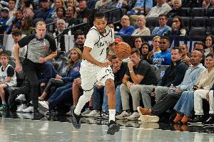 摧枯拉朽！扎威直沖內(nèi)線 起飛力壓莊神暴力隔扣