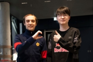 G2分享Caps、Faker合照：再次拒絕比心