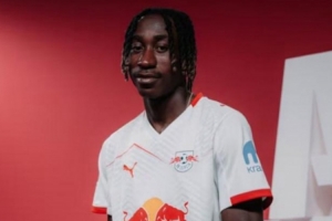 世體：巴薩計(jì)劃下賽季引進(jìn)一名左邊鋒，他們正在關(guān)注小將迪奧曼德