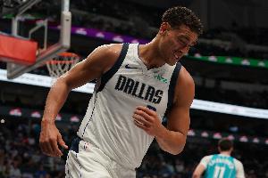 效果拔群！德懷特·鮑威爾4中3砍下9分5板3助+生涯新高的6次搶斷