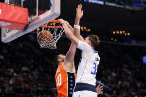 板凳得分5-41！登卡燃盡但替補(bǔ)被爆 快船陣容傷病+老化走向死局