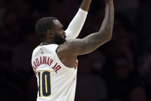 神經(jīng)刀！小哈達(dá)威半場5記三分轟下17分1籃板 次節(jié)獨(dú)得12分