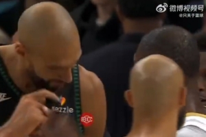 禿然的自我！戈貝爾賽后與杰倫·布朗討論發(fā)型 大光頭小白亂入