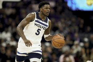 得分助攻一肩挑！愛德華茲連得7分后喂餅戈貝爾 率隊占據(jù)場上主動