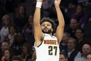 外線火力穩(wěn)定！穆雷18中8&三分10中5 砍下24分3板4助1斷