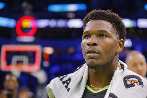 正負值-16最低！愛德華茲半場10中4拿到15分3助 罰球6中6