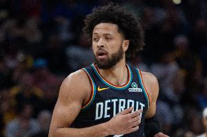 攻防俱佳！康寧漢姆退防釘板大帽&助攻隊友得分