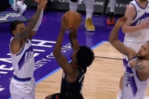 正好是我的節(jié)奏！阿門突破慢三步+歐洲步 李凱爾候個(gè)正著大帽！