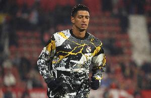 記者：貝林厄姆轉(zhuǎn)為攻擊型中場(chǎng)后沉迷突入禁區(qū)，如今已迷失自我