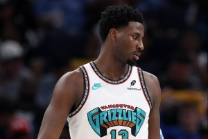 我在哪？小賈倫-杰克遜找不到筐 半場(chǎng)7中1得3分2板3助