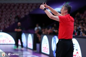 媒體人談中國(guó)男籃半場(chǎng)：沒(méi)有斗志的比賽 不如給其他人機(jī)會(huì)試一試