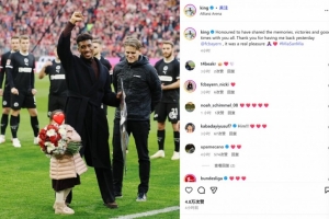 已是名宿！29歲科曼社媒曬照紀念致敬儀式：感謝拜仁邀請我回來