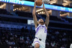 止頹！李凱爾空切雙手扣籃打破爵士6分鐘得分荒 此前被火箭轟19-0