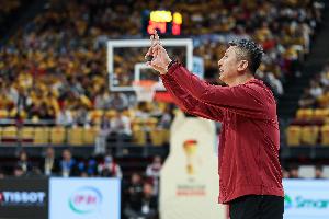 媒體人：實(shí)在不行中國男籃可以考慮五小 用鋒線天賦硬碾這球能打