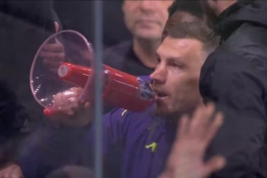 哲科賽后和佛羅倫薩球迷現(xiàn)場交流澄清言論，主帥：此前他被誤解了