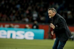 隊報：尼斯遭遇六連敗后，球隊返回訓(xùn)練基地被400名球迷圍堵