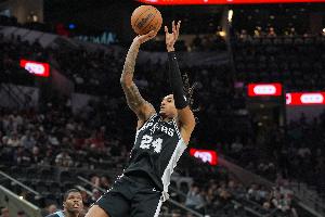 外線不準(zhǔn)！馬刺半場(chǎng)三分球20中5 森林狼則投出14中7