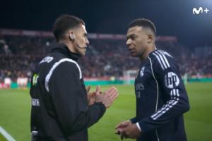 姆巴佩與四官場邊爭執(zhí)：你為什么看那里？我說話的時(shí)候看著我！