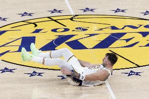 9個失誤&正負(fù)值-25！東契奇全場26中15得到38分11籃板5助攻！