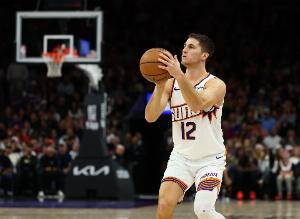 三分命中率42.9%！布克：吉萊斯皮夏天都在刻苦訓(xùn)練 大家看到成果