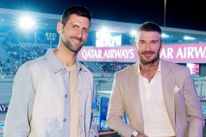 貝克漢姆觀戰(zhàn)F1卡塔爾大獎賽，社媒曬與德約科維奇、內(nèi)維爾合照