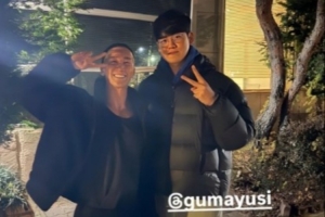 徐代表介紹了新客戶~(yú)健身教練分享和Kanavi、Gumayusi合照