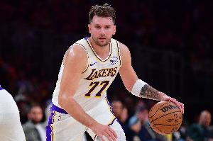 東契奇攬責(zé)：輸球是我的責(zé)任 我絕對不應(yīng)該出現(xiàn)九次失誤