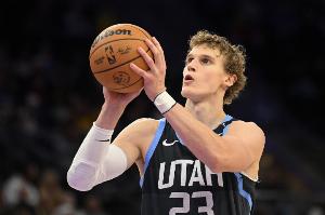 主攻手！馬爾卡寧半場(chǎng)10中6砍全隊(duì)最高16分5板 罰球5中4