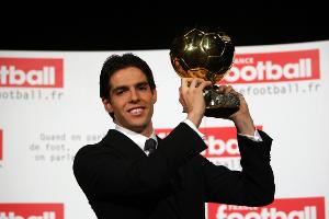18年前的今天卡卡問(wèn)鼎金球獎(jiǎng)，巴西至今仍在苦等下一位金球先生