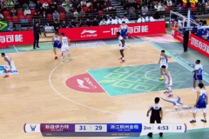 有點(diǎn)強(qiáng)！納托爾半場7中6&三分3中2高效砍15分 次節(jié)帶隊(duì)反超