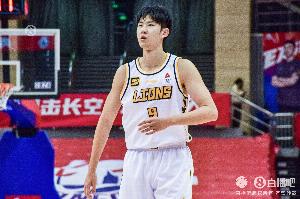 彈無虛發(fā)！趙嘉仁6中5拿到14分4板2斷 三分4投全中！