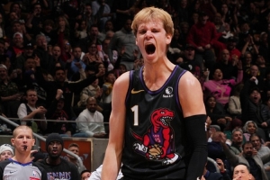 擴(kuò)大分差！迪克追身三分命中 個(gè)人連得5分打停開拓者