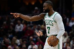 次節(jié)狂轟18分！杰倫·布朗半場14中9砍下22分2助1斷