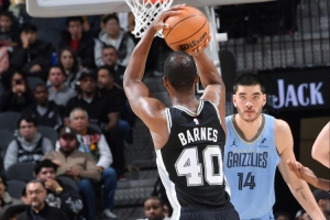 北卡黑鷹！巴恩斯20中10&三分12中7砍31+5+5 馬刺生涯首次單場30+