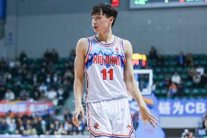 齊麟替補(bǔ)出戰(zhàn)15分21秒 5中1&三分2中1僅拿3分1板1助