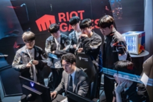 PCS網(wǎng)友熱議LCK引入教練語(yǔ)音：T1要聽(tīng)老李的指揮還是教練？