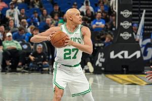 奇兵?。∥譅柺不物w防守扛著補(bǔ)防將球打進(jìn)