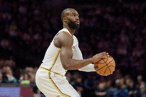 太猛了！杰倫·布朗24中16狂轟42分4板4助1斷 次節(jié)18分