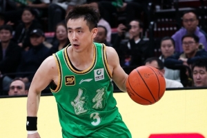 楊鳴：趙繼偉這個拉傷 時間會比較久 他前幾輪很難出現(xiàn)在比賽當(dāng)中