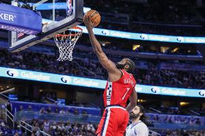 扛起進(jìn)攻！哈登半場(chǎng)15中6拿到最高15分外加3板4助3斷 正負(fù)值+21