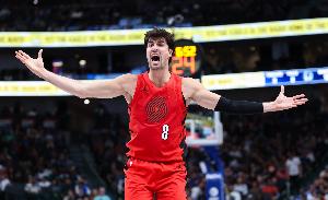 遙遙領(lǐng)先！開拓者半場罰球25中21&阿夫迪亞10中10 騎士僅6中5