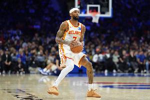 主將休息我當(dāng)家！沃克半場11中4&三分4中2拿到11分 另有5板1助1斷