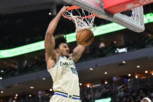 替補(bǔ)奇兵！希姆斯半場(chǎng)5中5高效拿下10分7籃板