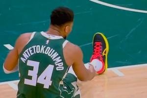 不妙！字母哥無對抗倒地+撫摸右小腿 表情不是很好